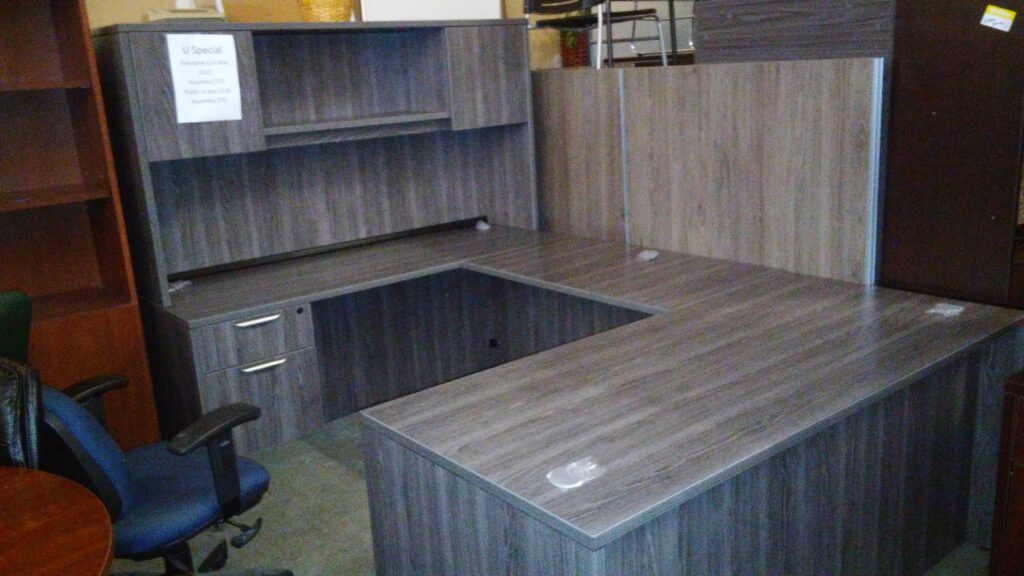 Small L-shape desk 5'x6' BF gray laminate - Mad Man Mund