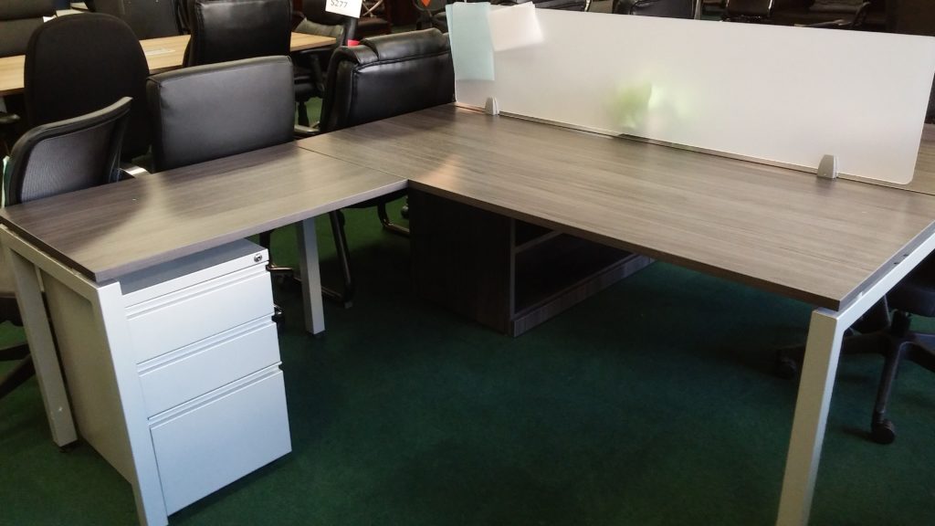 Small L-shape desk 5'x6' BF gray laminate - Mad Man Mund