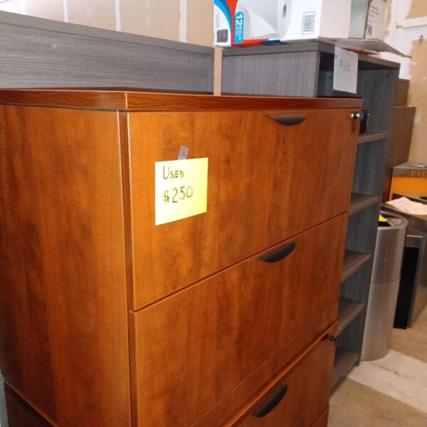 Used 2-drawer lateral file cherry