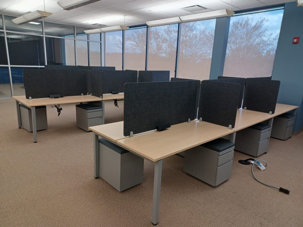 Small L-shape desk 5'x6' BF gray laminate - Mad Man Mund