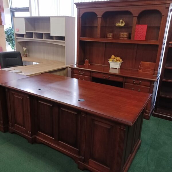 Used traditional desk & credenza & hutch