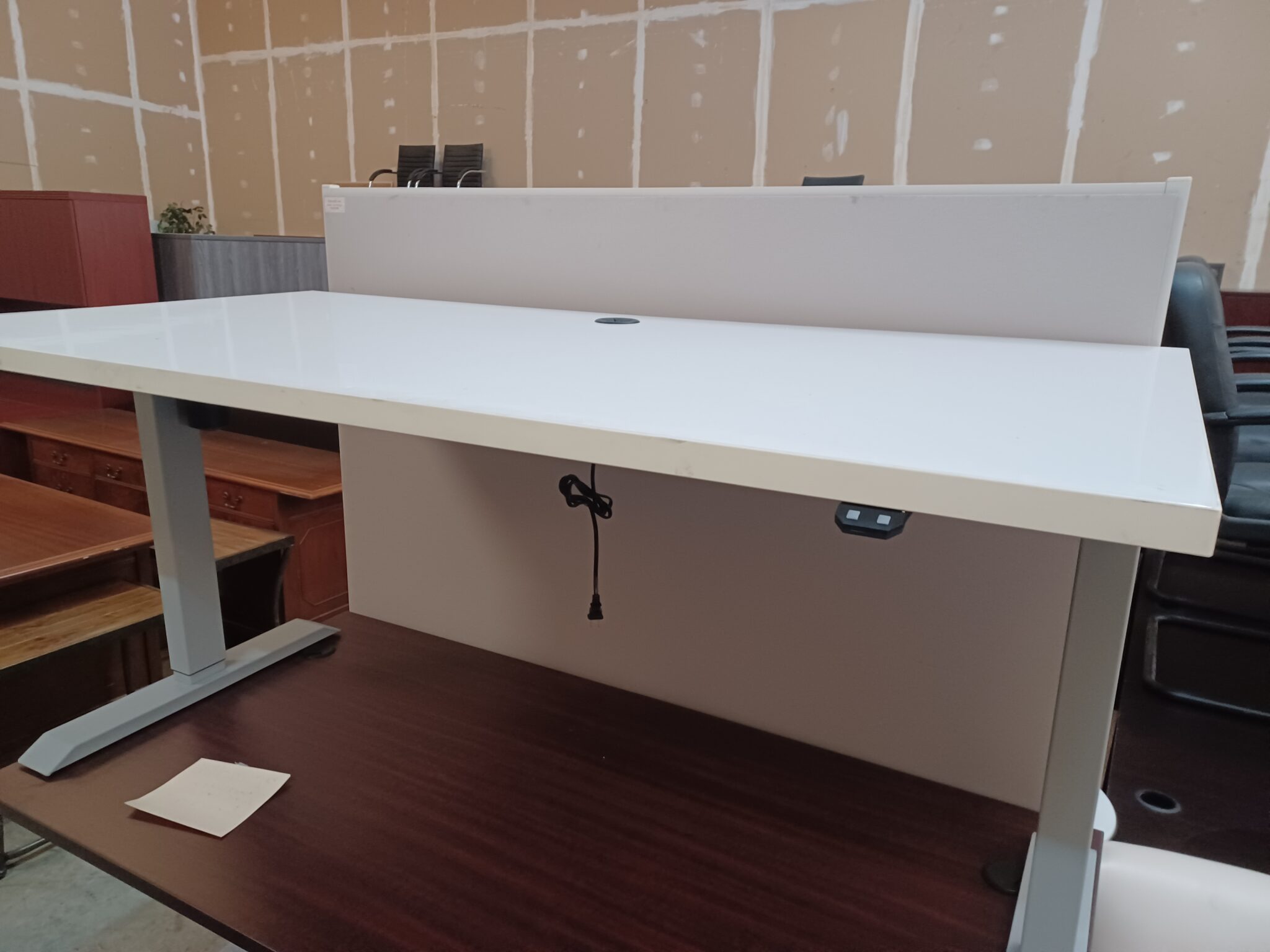 Used Adjustable Table Used Adjustable Height 30x60 Table white - Mad Man Mund