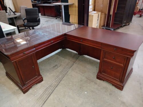 Used traditional L desk mahogany wood veneer - Image 3